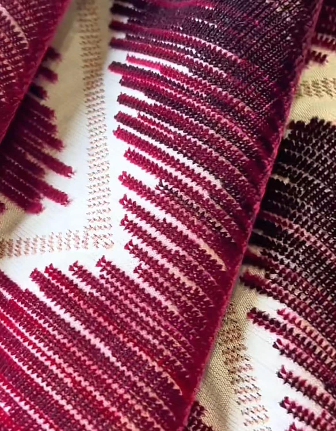 JBL အရည်အသွေးမြင့် Jacquard ကတ္တီပါအထည် ဖက်ရှင်အသစ် စုစည်းမှု ယှက်နွယ်နေသော လိုင်းများ ပုံစံ Morden Style Jacquard Velvet ဆိုဖာအတွက်