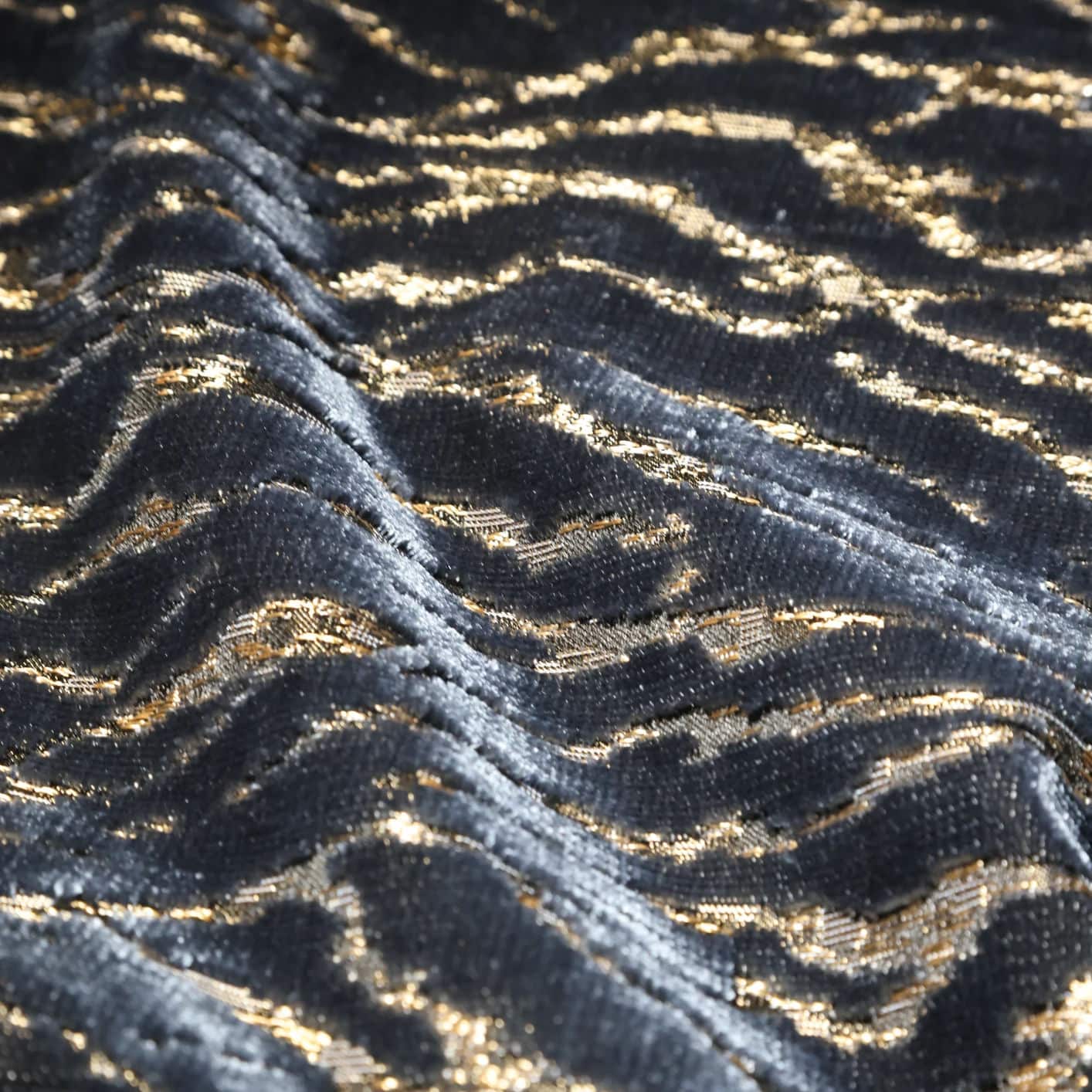 JBL Jacquard ကတ္တီပါ စိတ်ကြိုက်ပြုလုပ်ခြင်း ကျားပုံစံ ဖြတ်တောက်ခြင်း-Pile Fabric ဆိုဖာအတွက် ဇိမ်ခံအိမ်သုံး ချည်ထည်